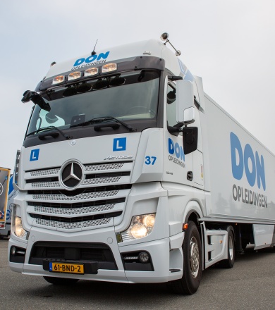 Afbeelding Vrachtauto met aanhanger CE