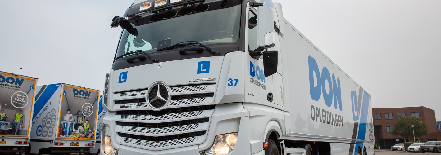 Vrachtauto met aanhanger CE